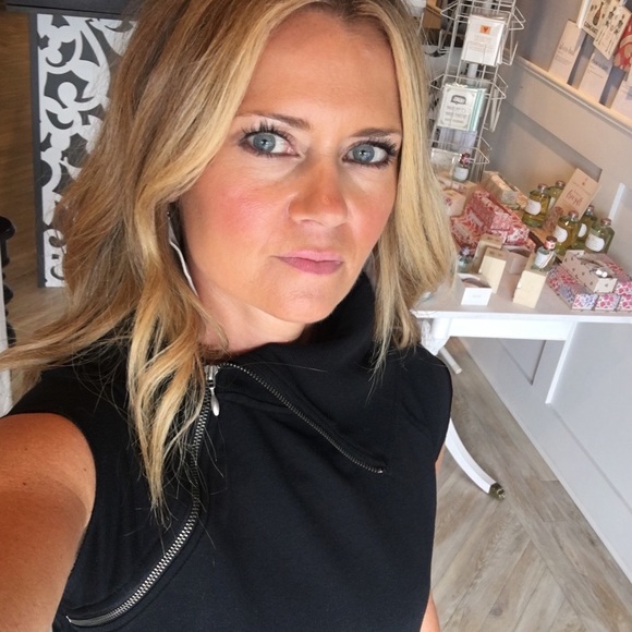 Meet your Posher, Annie - Picture 3 of 6